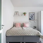 Near Downtown & Sports Center With Free Parking