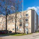Near Downtown & Sports Center With Free Parking *