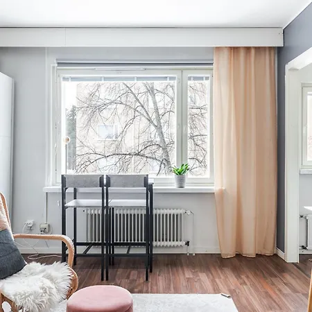 Near Downtown & Sports Center With Free Parking