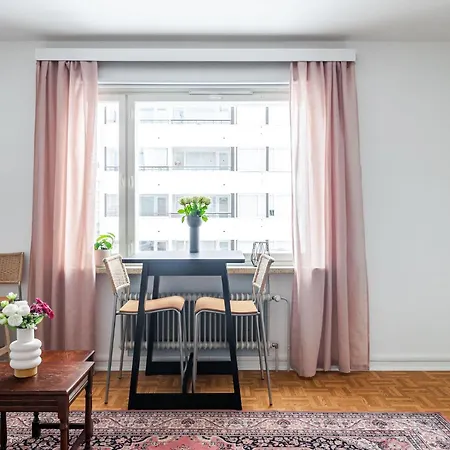 Near Downtown & Sports Center With Free Parking *