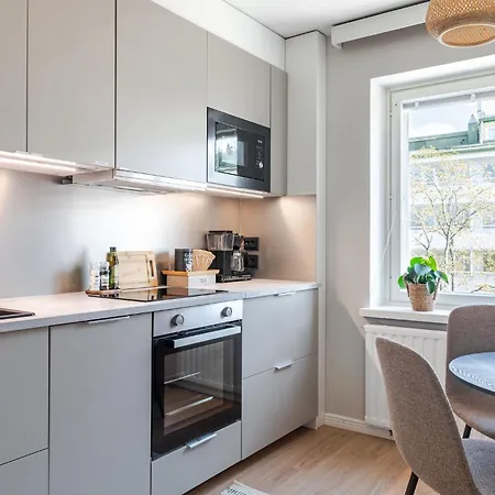 Near Downtown & Sports Center With Free Parking