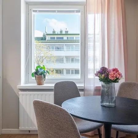 Near Downtown & Sports Center With Free Parking Апартаменты *