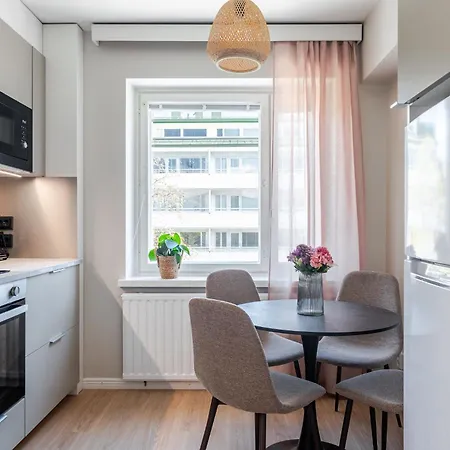 Near Downtown & Sports Center With Free Parking *