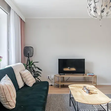 Near Downtown & Sports Center With Free Parking Лахти