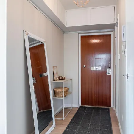 Near Downtown & Sports Center With Free Parking