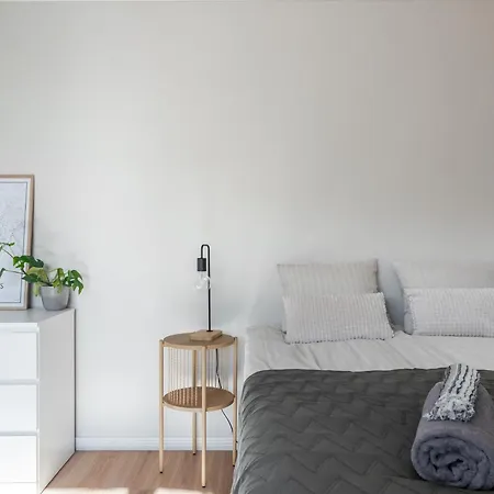 Near Downtown & Sports Center With Free Parking Апартаменты