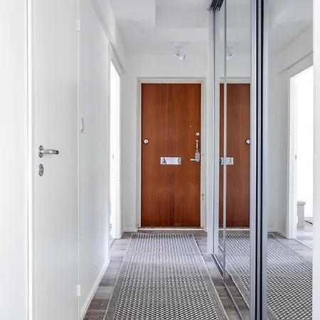 Near Downtown & Sports Center With Free Parking Apartment