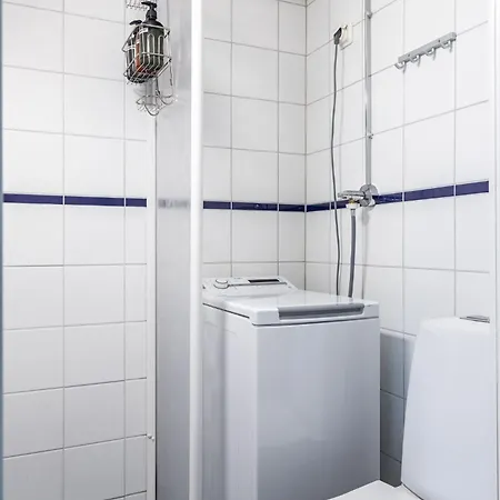 Near Downtown & Sports Center With Free Parking