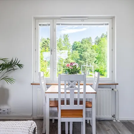 Near Downtown & Sports Center With Free Parking