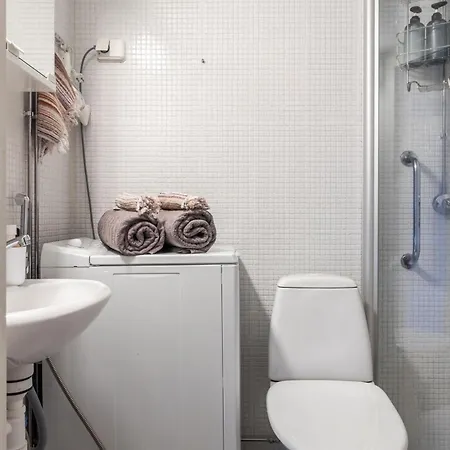 Near Downtown & Sports Center With Free Parking Appartamento