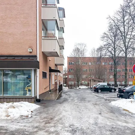 Near Downtown & Sports Center With Free Parking